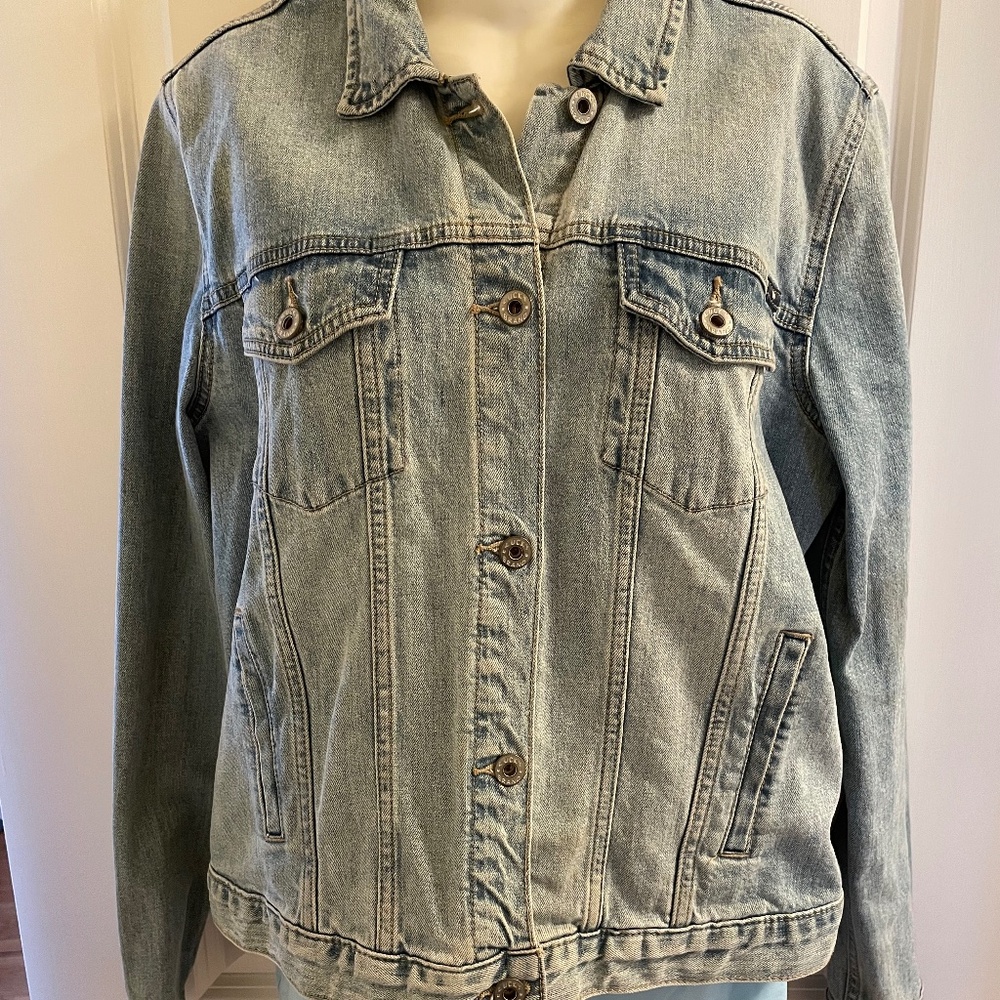 Woman’s Denim Jacket - Picture 2 of 6